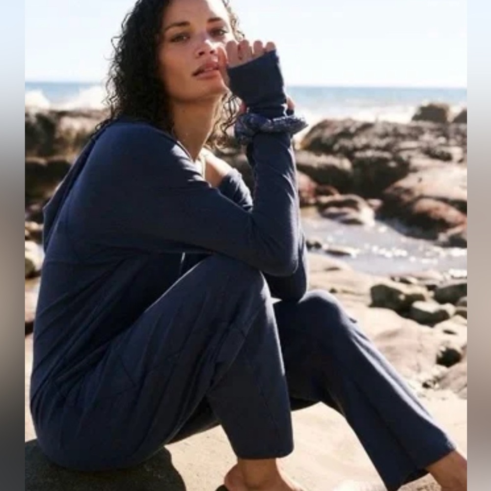 NWT✨SOLD OUT!✨FREE PEOPLE MOVEMENT HOT SHOT LONG SLEEVE ONESIE